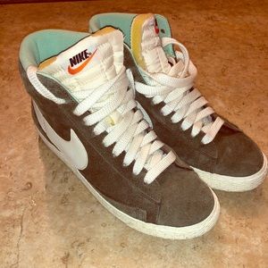 nike blazer mid